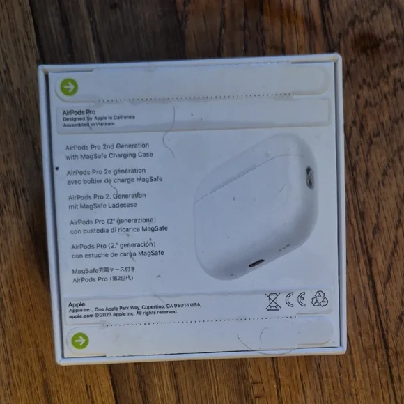 White Wireless Earbuds - Picture 3 of 5